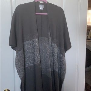Cape/shawl smoke grey and sparkly